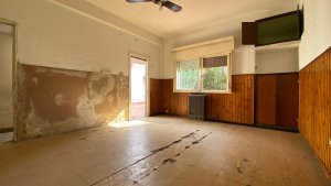 For Sale Penthouse 2‑bedroom Victoria with Patio to refurbish