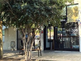Commercial Space for Sale with Garage Boulogne