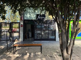 Commercial Space for Sale with Garage Boulogne