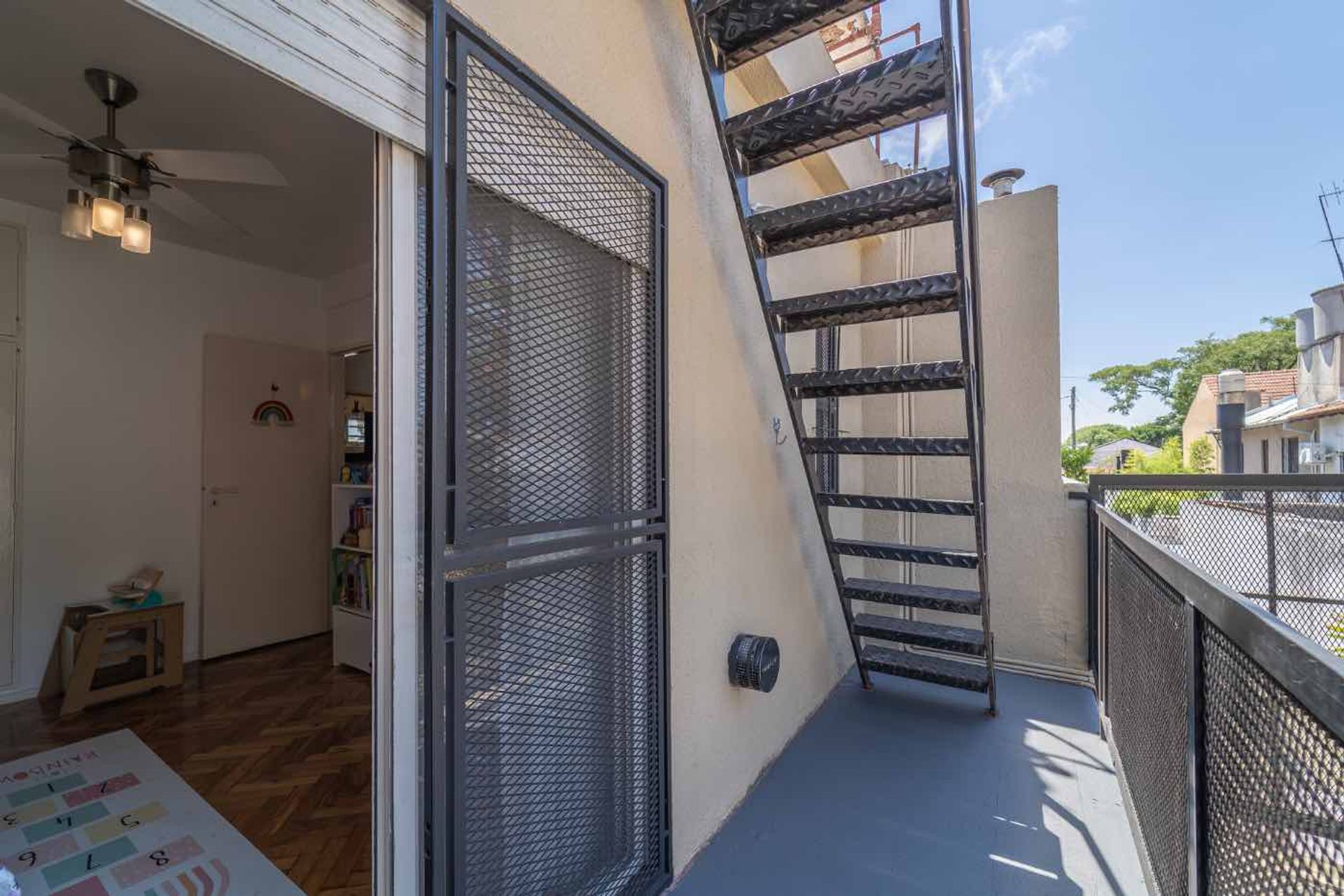 Venta Triplex 3 Ambientes Con Cochera Olivos