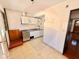 Alquiler PH al frente 3 ambientes, garage y patio