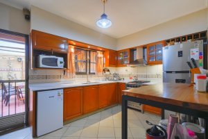 PH tipo casa, venta, patio, cochera,V. López