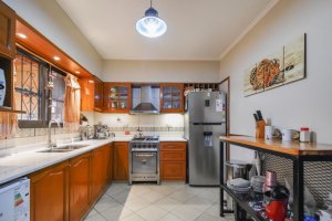 PH tipo casa, venta, patio, cochera,V. López