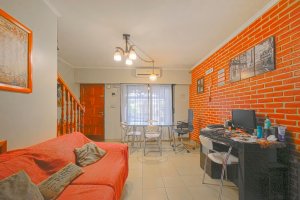 PH tipo casa, venta, patio, cochera,V. López