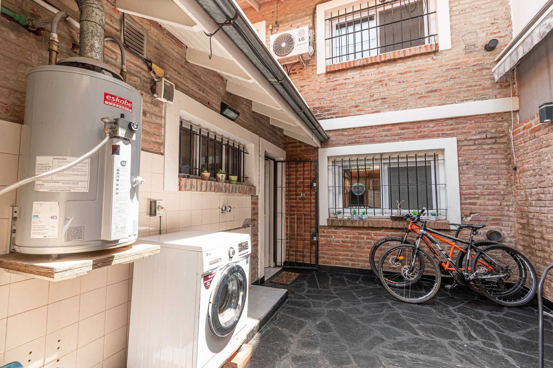 Venta Dúplex 4 amb. con Cochera Patio y Parrilla