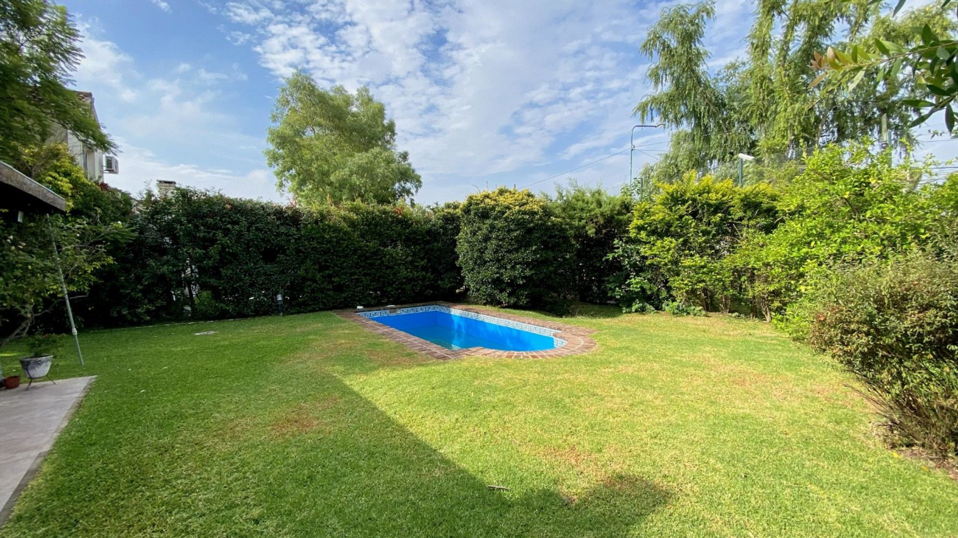 5 Ambientes Con Dependencia Quincho Pileta Jardin