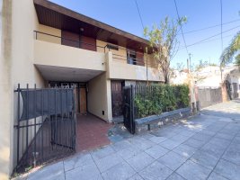 CASA IDEAL PARA RECICLAR EN LOTE 300 m2 - MUNRO
