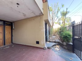 CASA IDEAL PARA RECICLAR EN LOTE 300 m2 - MUNRO