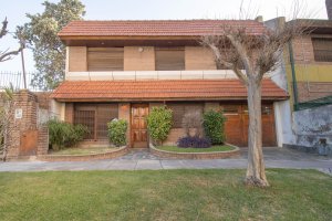 Casa En Venta Villa Martelli Con Cochera