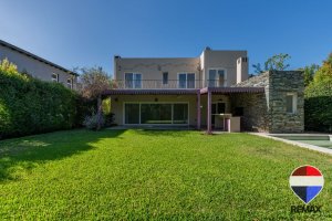 Casa en venta Santa Agustina Benavidez Apto Cred.