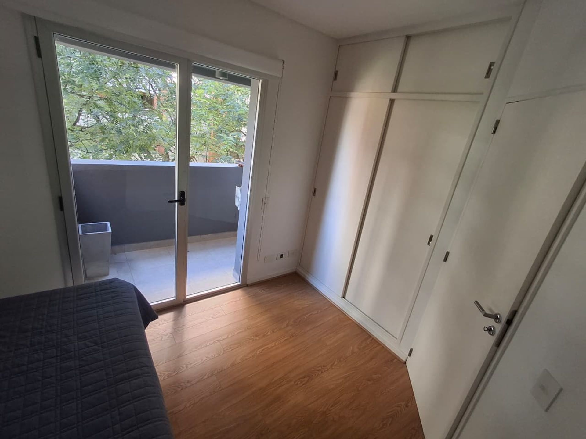Alquiler amoblado depto (piso) 4 amb Olivos c/coch