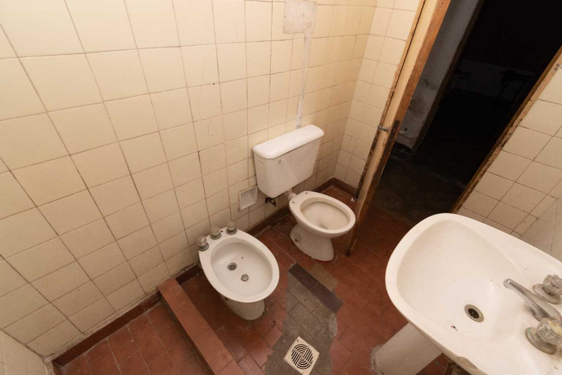 Venta casa a refaccionar con terraza en Virreyes