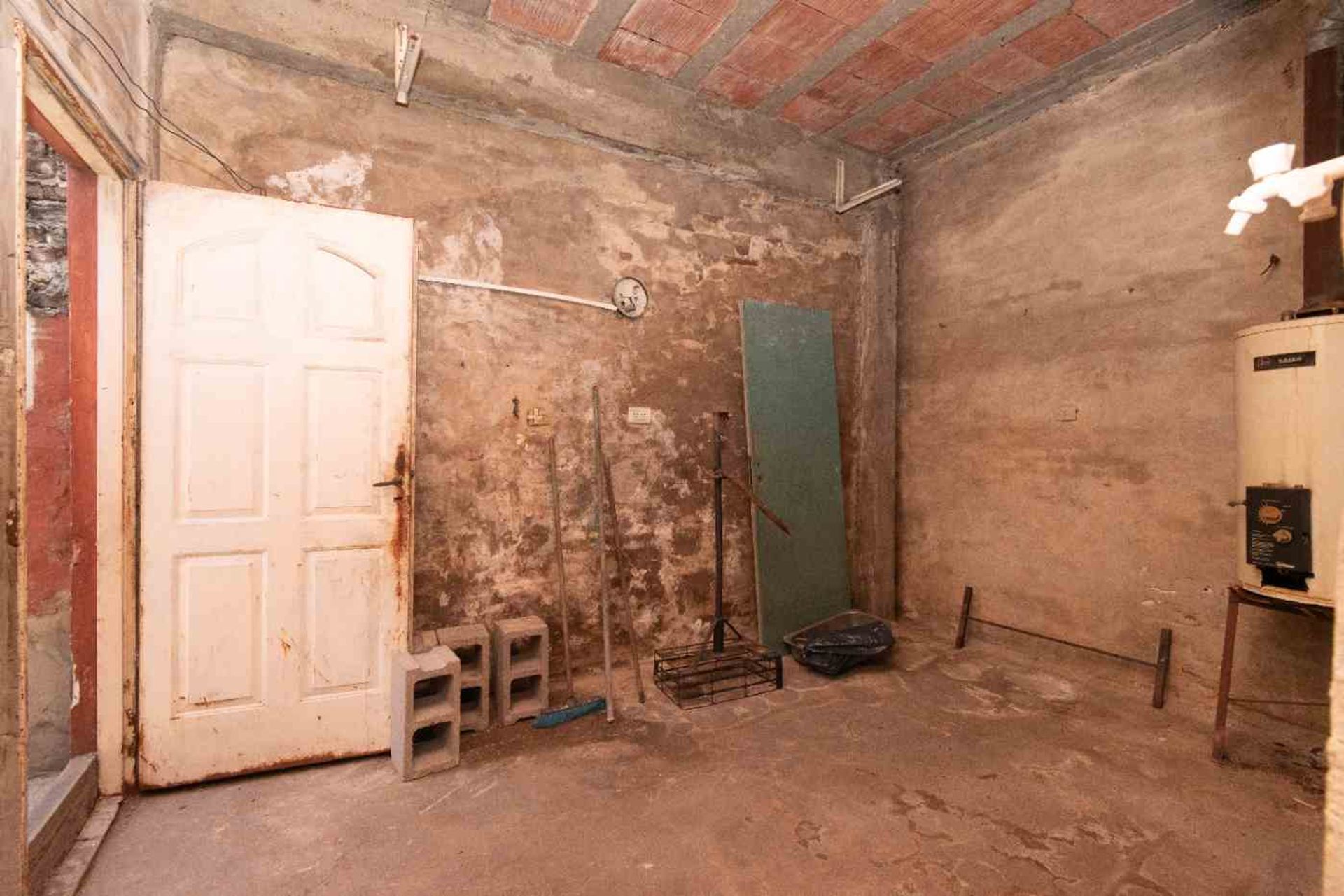 Venta casa a refaccionar con terraza en Virreyes