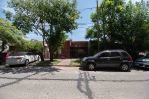 Venta casa a refaccionar con terraza en Virreyes