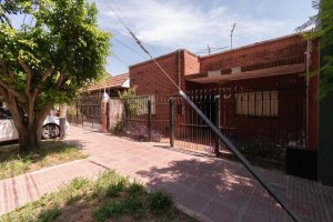 Venta casa a refaccionar con terraza en Virreyes