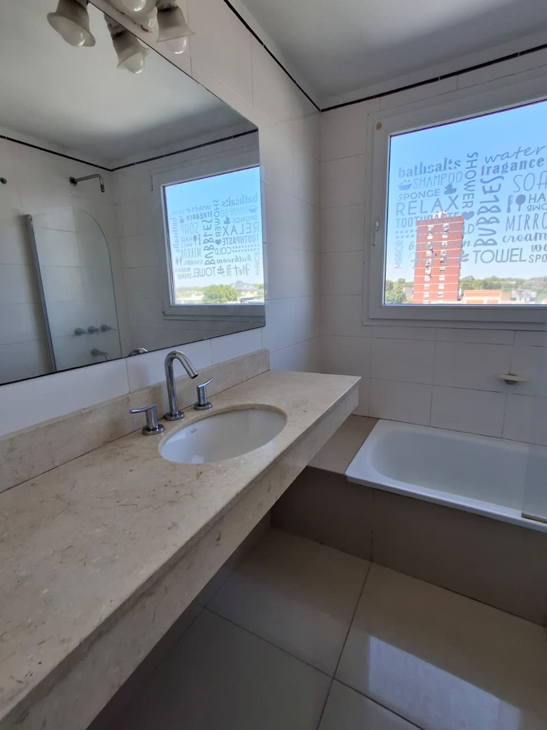 Venta Depto. 1 ambiente en Beccar con cochera