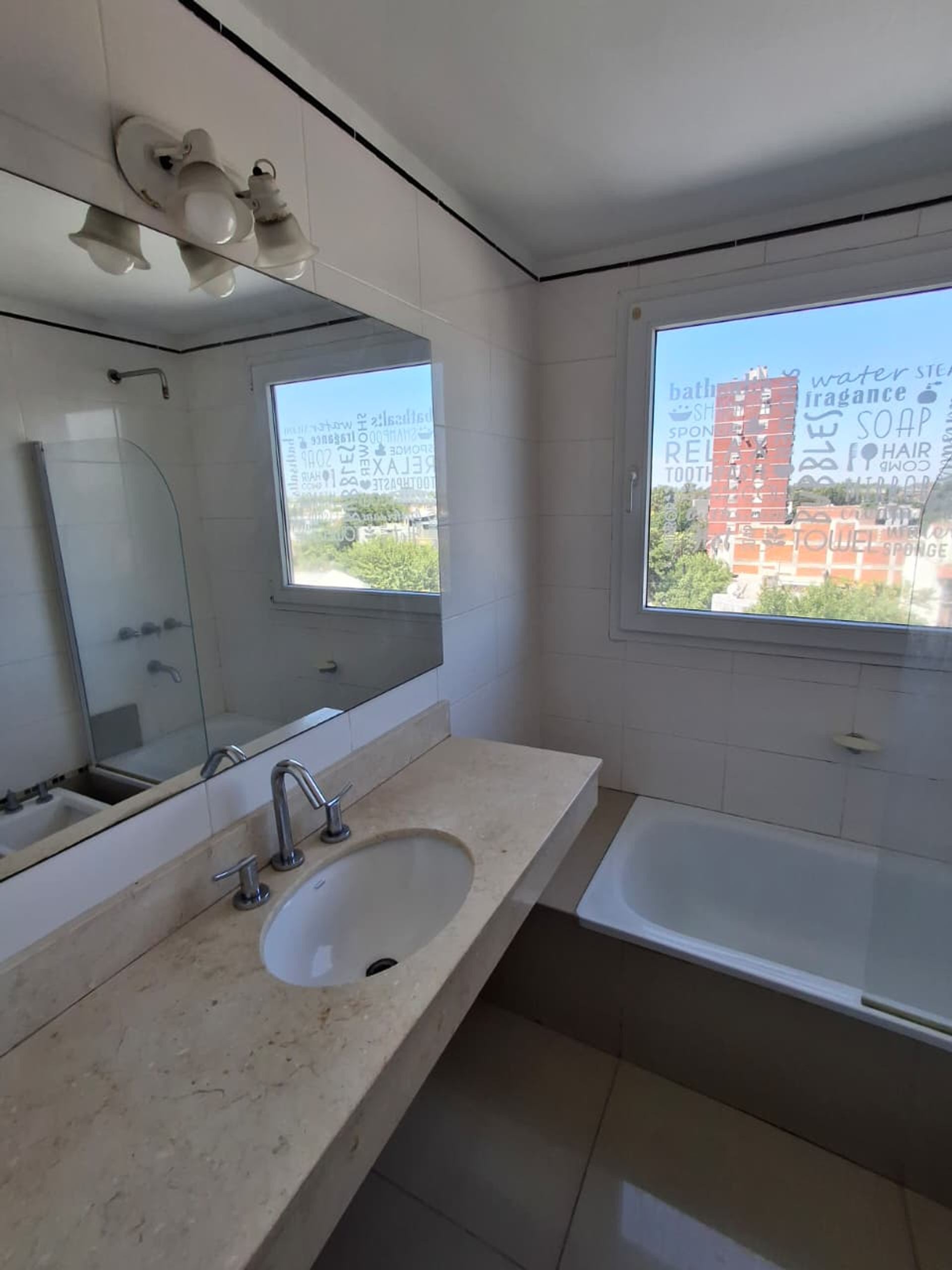 Venta Depto. 1 ambiente en Beccar con cochera