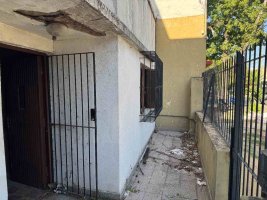 For Sale House 2‑bedroom to be refurbished – Florida West