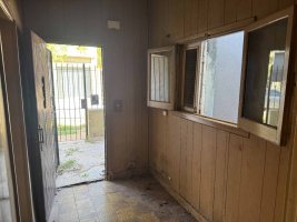 For Sale House 2‑bedroom to be refurbished – Florida West