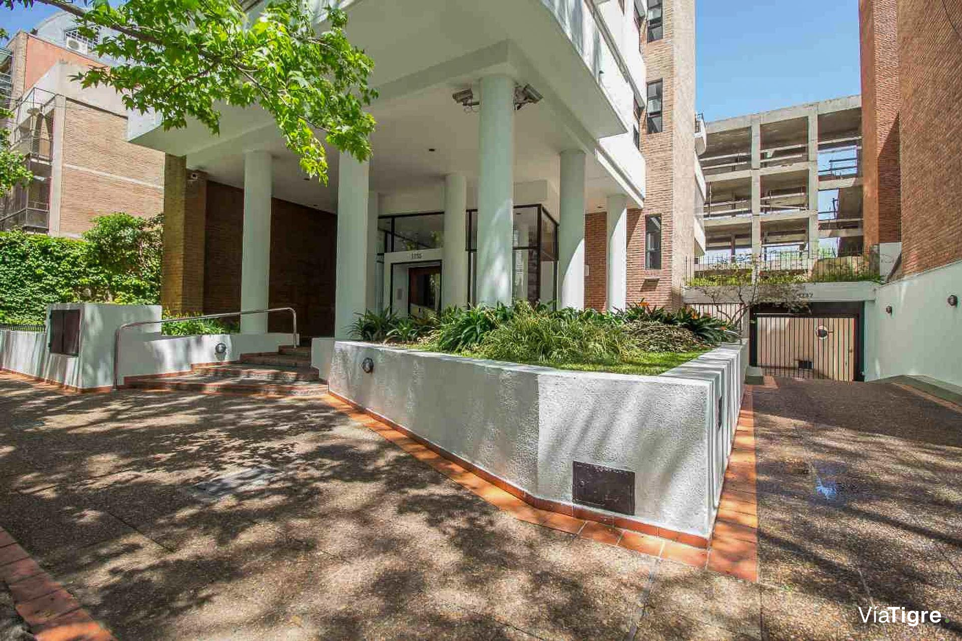 Venta Departamento 4 Amb Piso Alto C/ Cochera