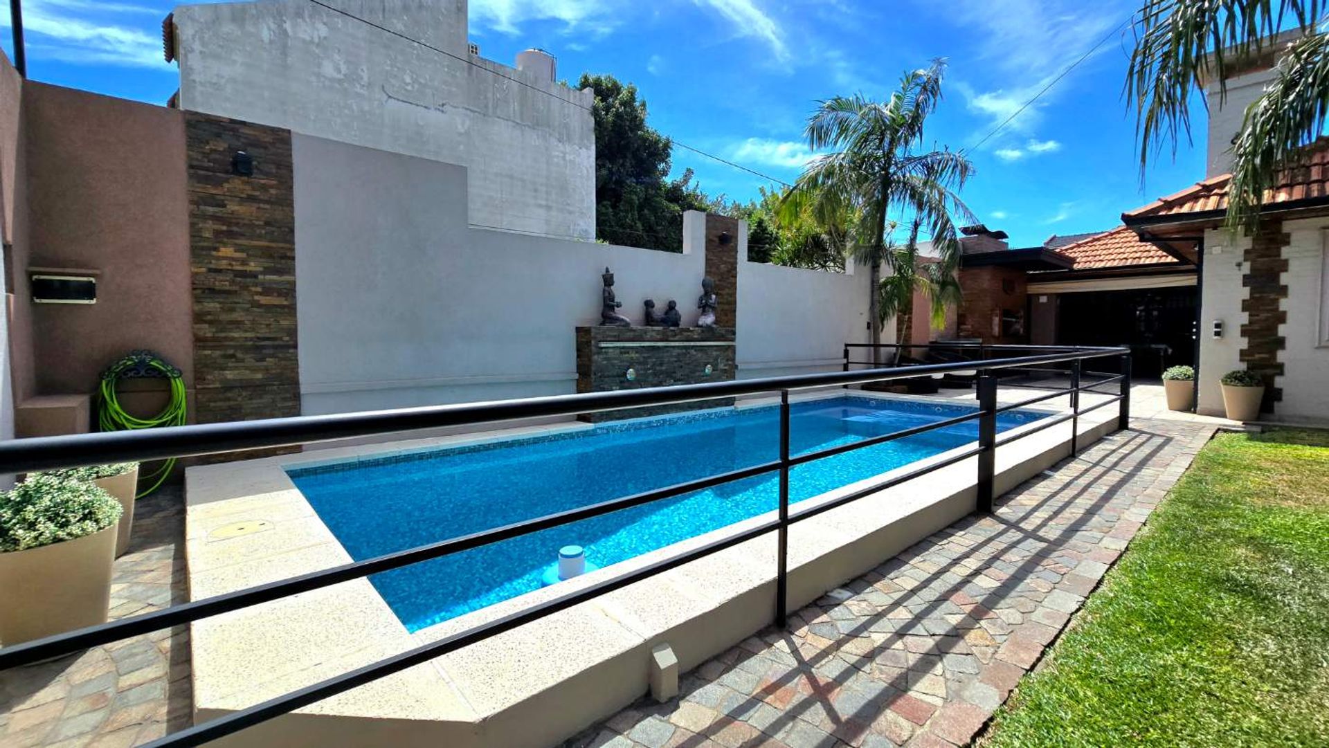 Venta Casa 4 Amb Piscina Galeria Nueva Martinez