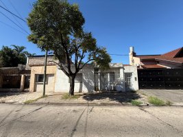 For Sale House 2‑bedroom with workshop to renovate Boulogne