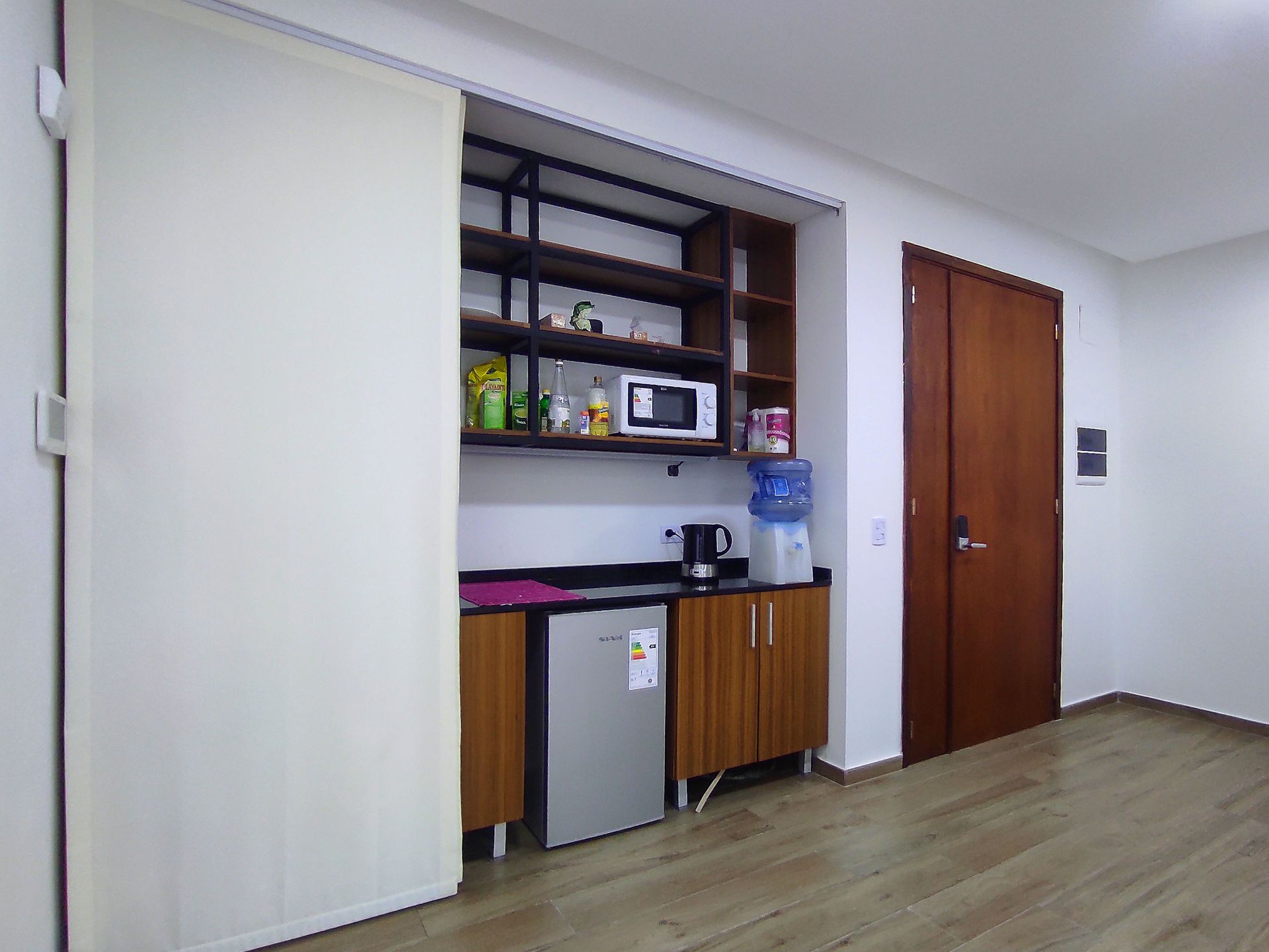 VENTA OFICINA - EXCELENTE UBICACION c/2 cocheras