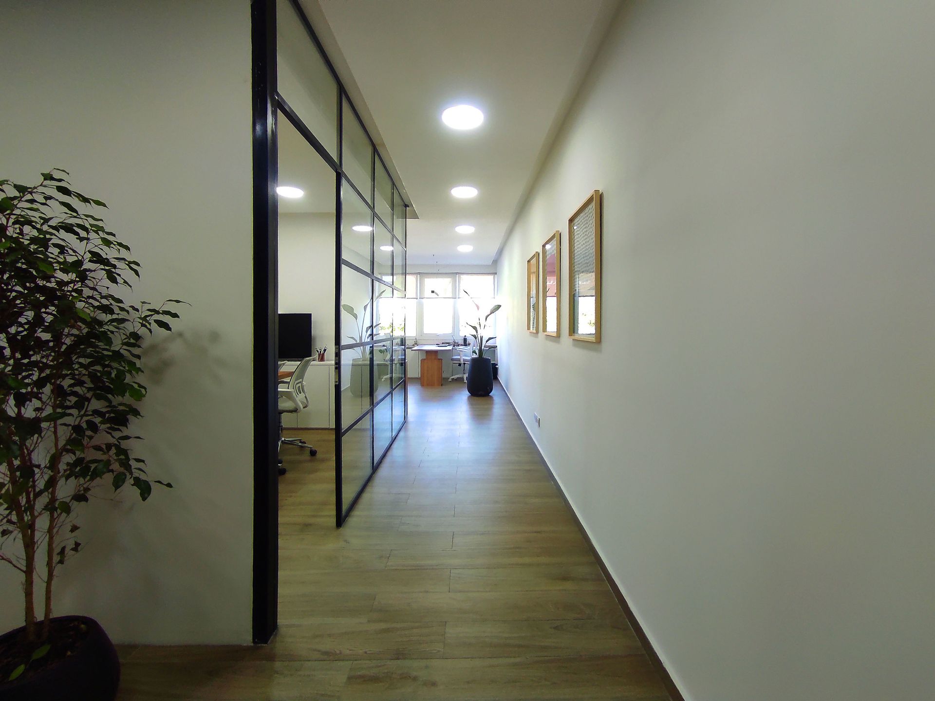 VENTA OFICINA - EXCELENTE UBICACION c/2 cocheras