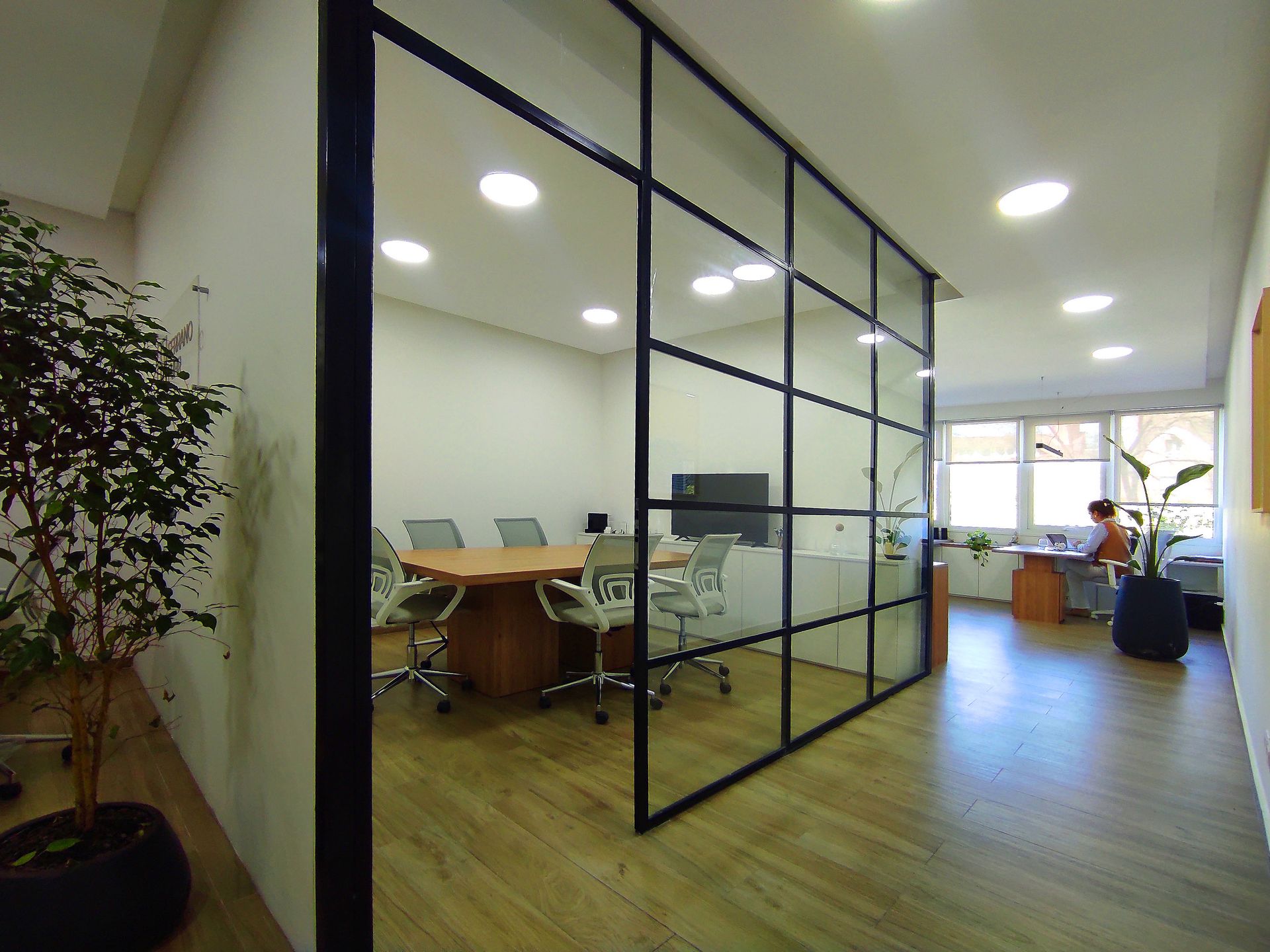 VENTA OFICINA - EXCELENTE UBICACION c/2 cocheras