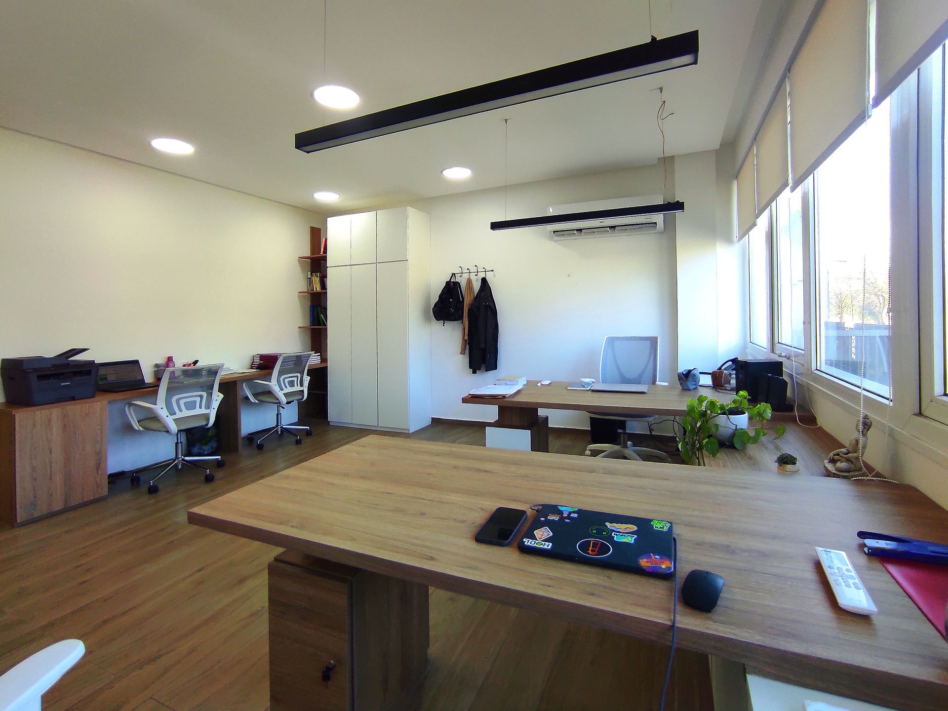 VENTA OFICINA - EXCELENTE UBICACION c/2 cocheras