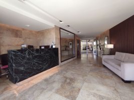 VENTA OFICINA - EXCELENTE UBICACION c/2 cocheras