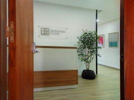 VENTA OFICINA - EXCELENTE UBICACION c/2 cocheras