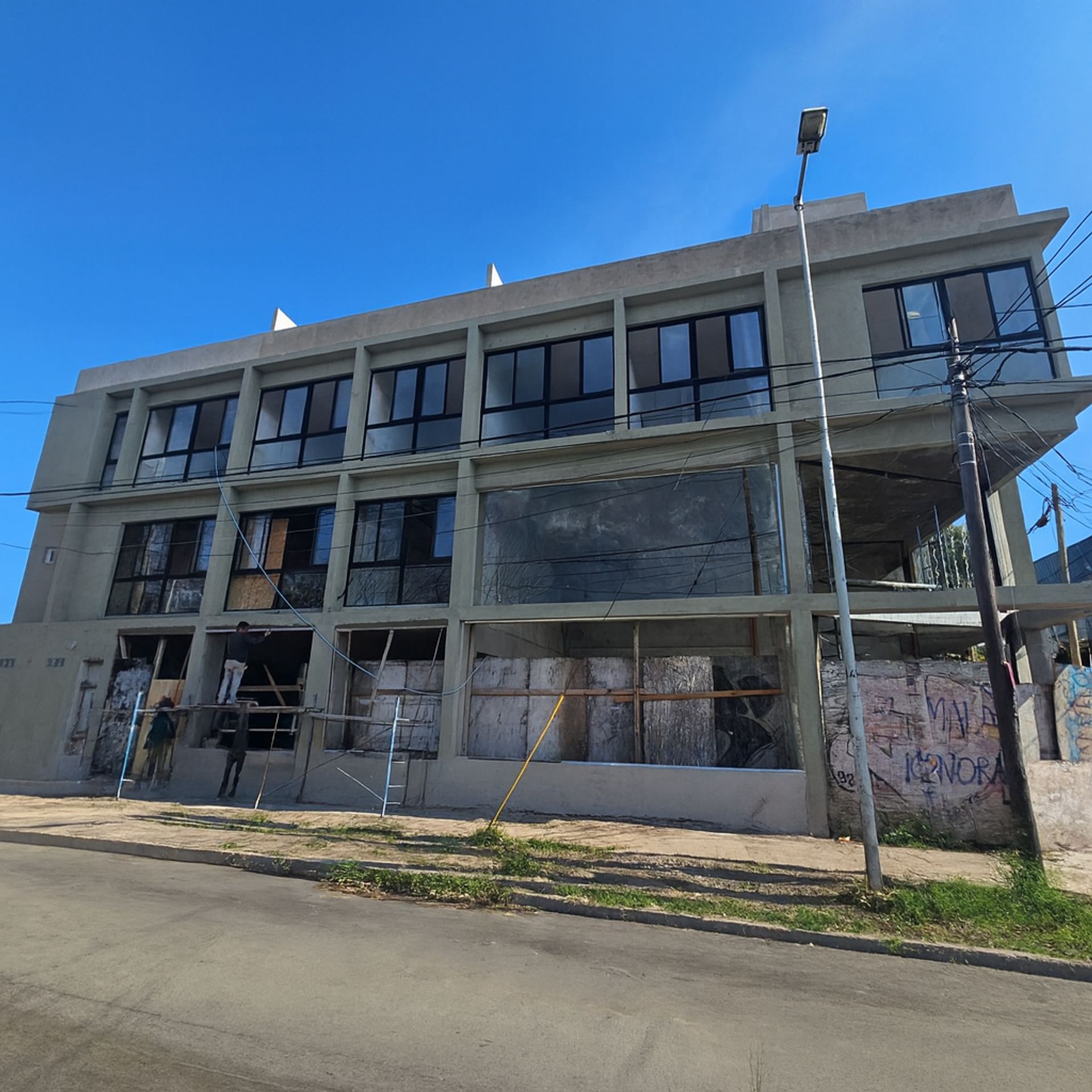 Venta local en esquina a estrenar Villa Ballester