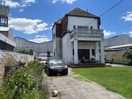 Sale House to be Recycled in Villa Adelina