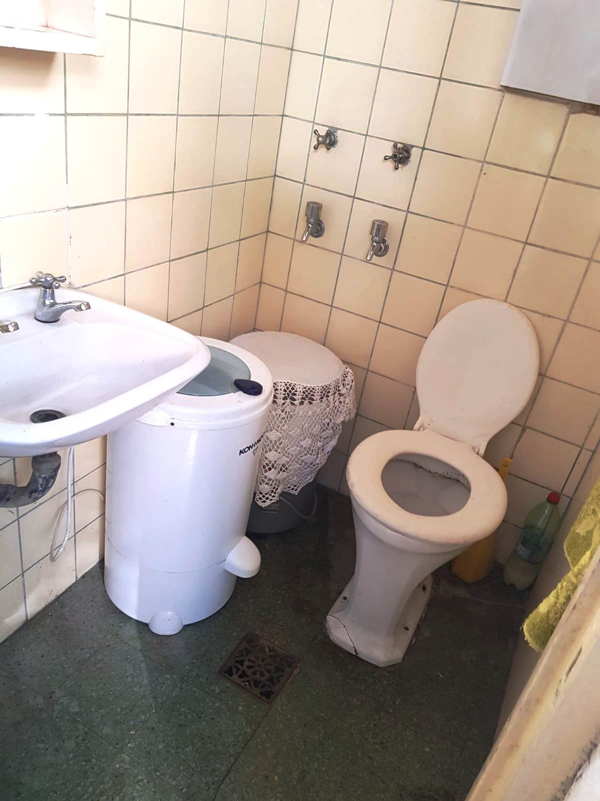 Casa de 4 ambientes/patio y cochera VENTA Acassuso