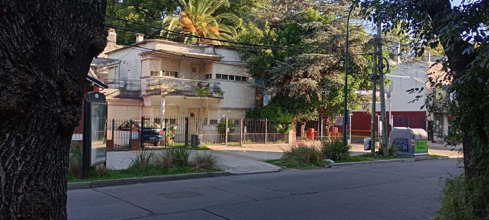 Casa de 4 ambientes/patio y cochera VENTA Acassuso