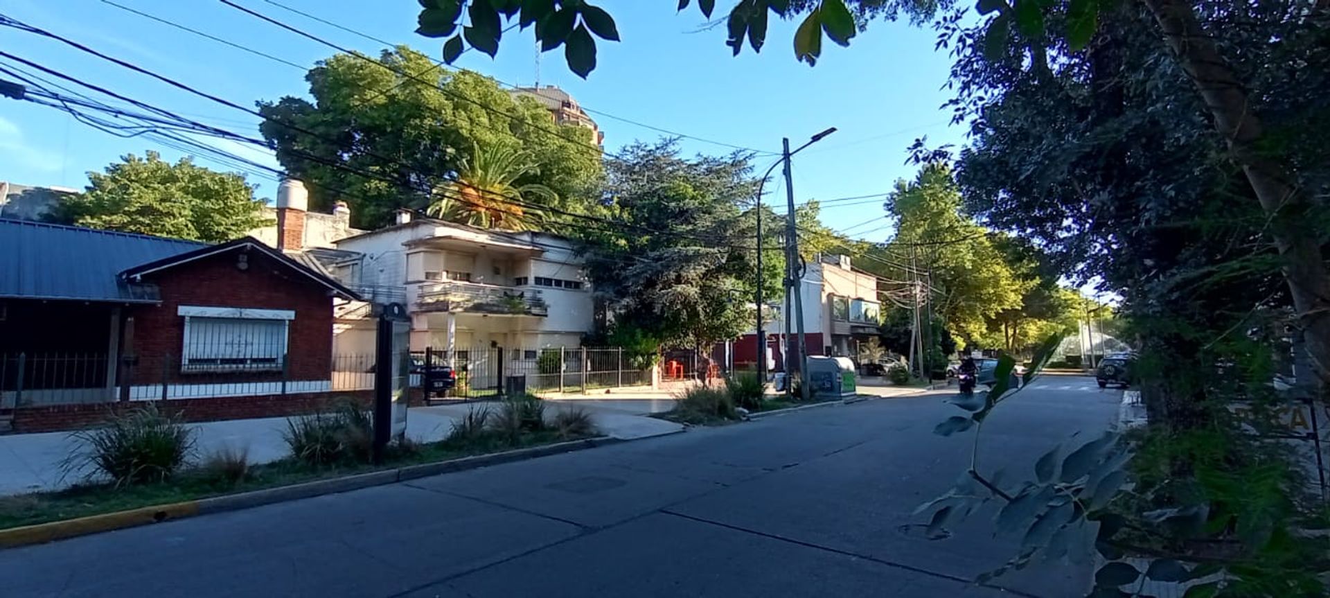 Casa de 4 ambientes/patio y cochera VENTA Acassuso