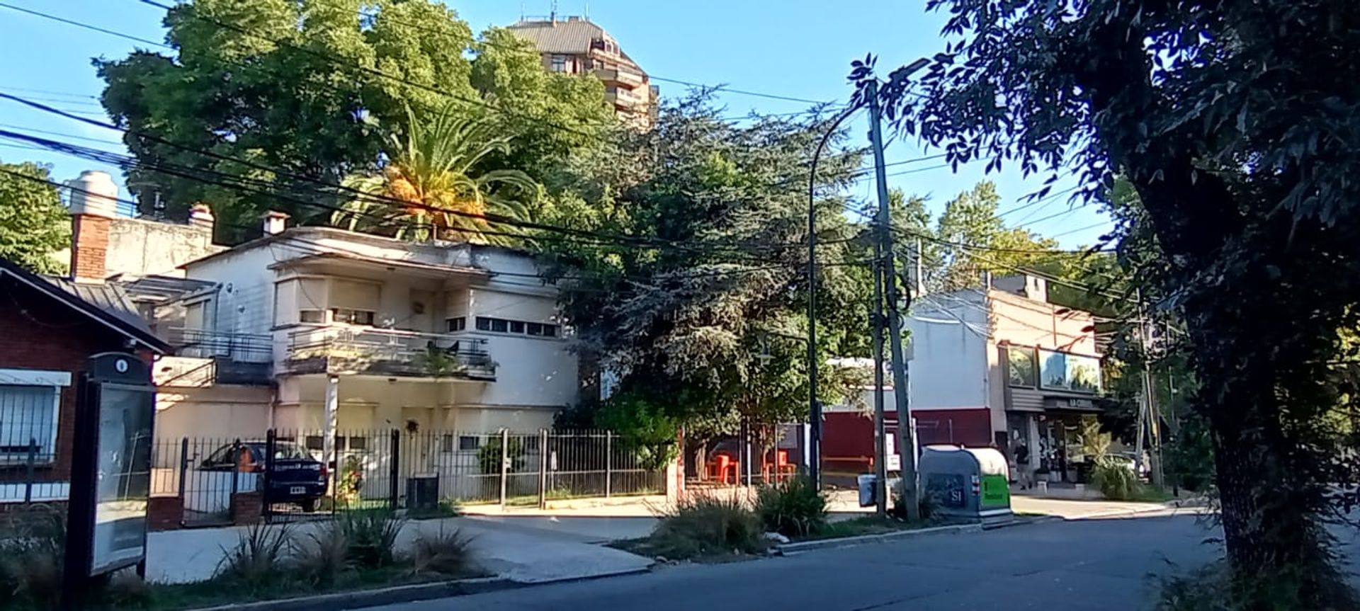 Casa de 4 ambientes/patio y cochera VENTA Acassuso