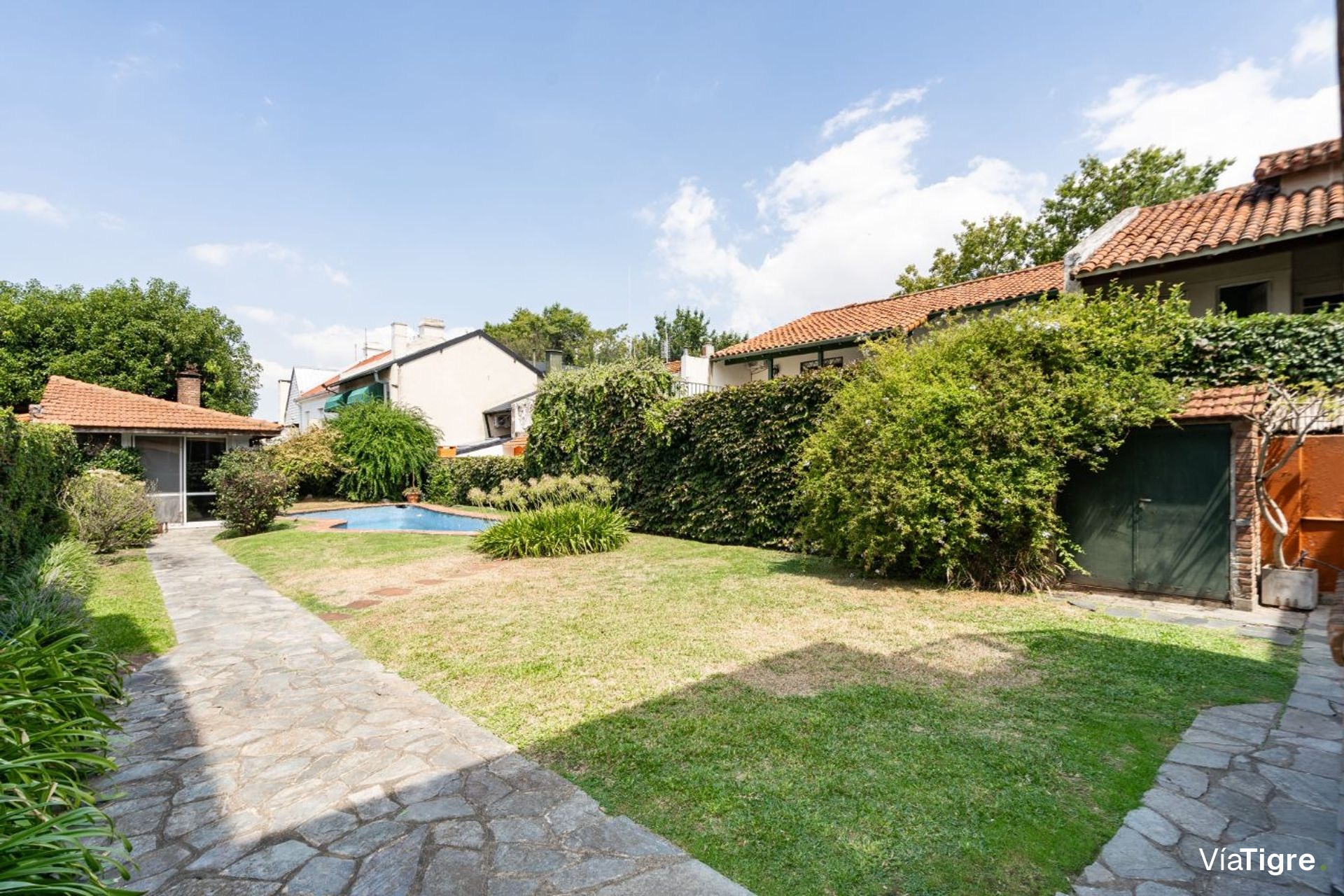 Venta casa La Lucila jardín pileta cerca estación