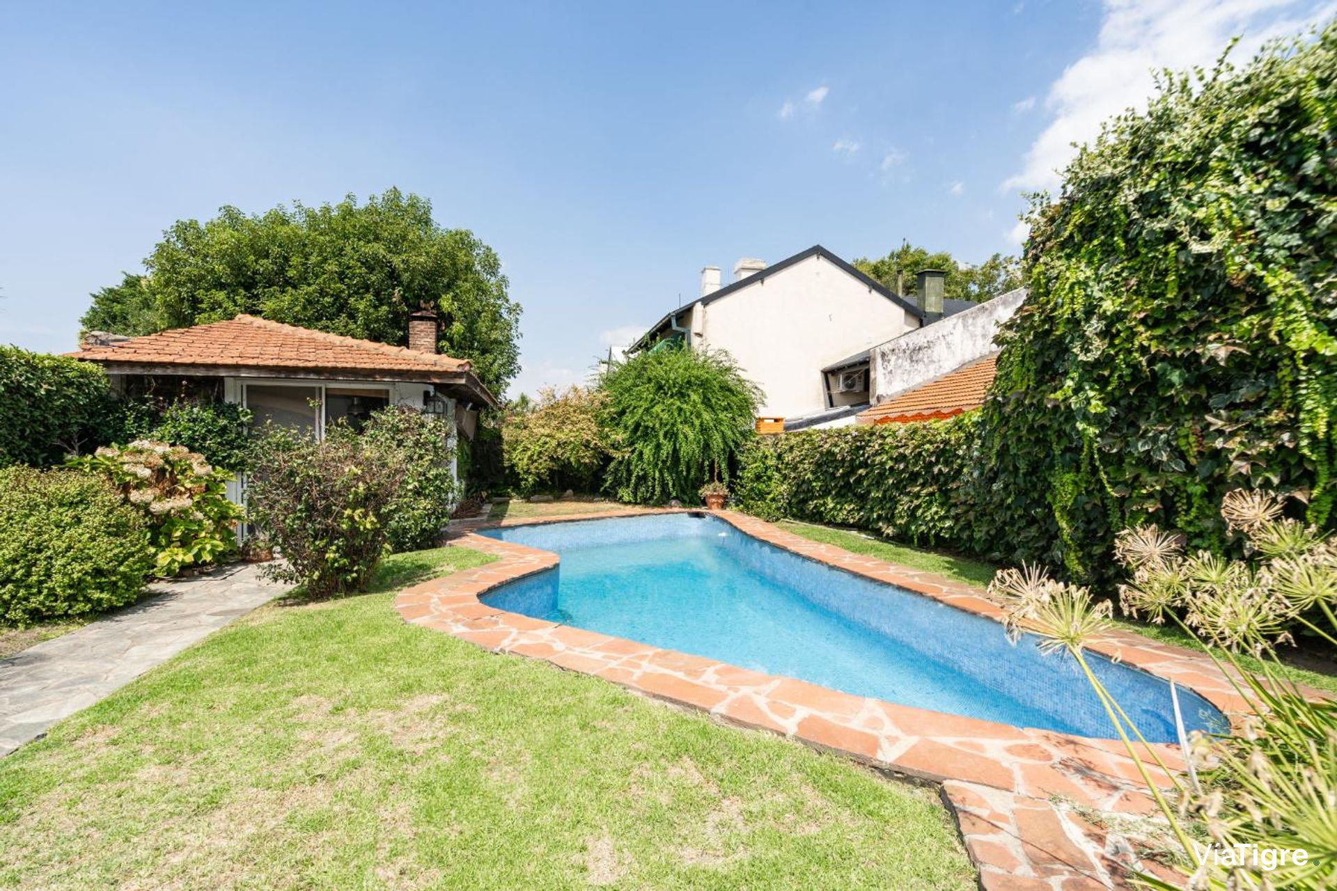 Venta casa La Lucila jardín pileta cerca estación