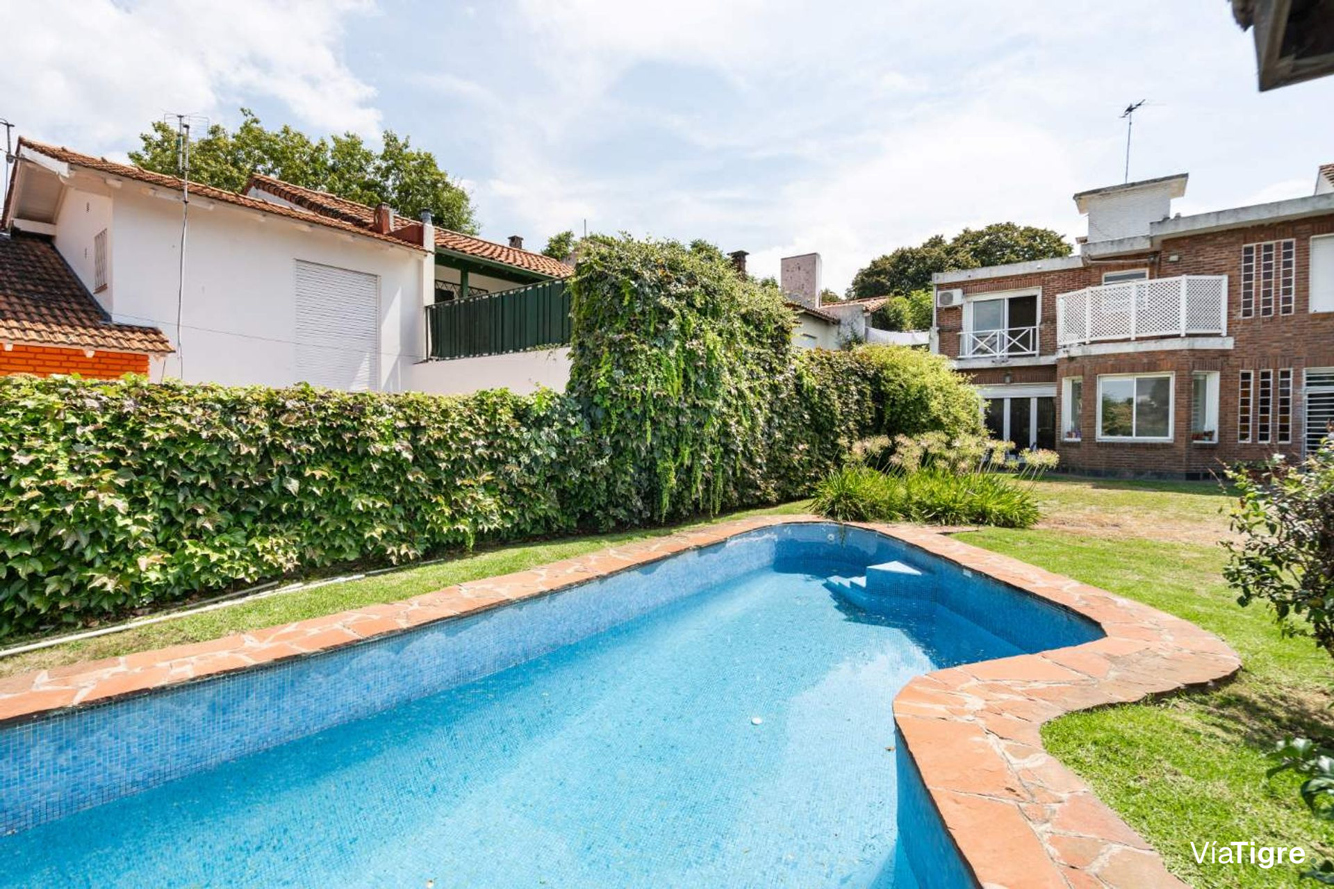 Venta casa La Lucila jardín pileta cerca estación