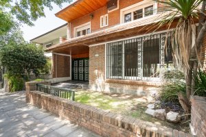 Venta casa La Lucila jardín pileta cerca estación