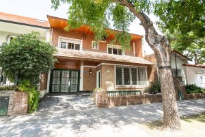 Venta casa La Lucila jardín pileta cerca estación