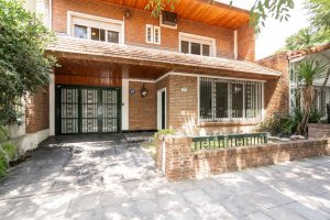 Venta casa La Lucila jardín pileta cerca estación