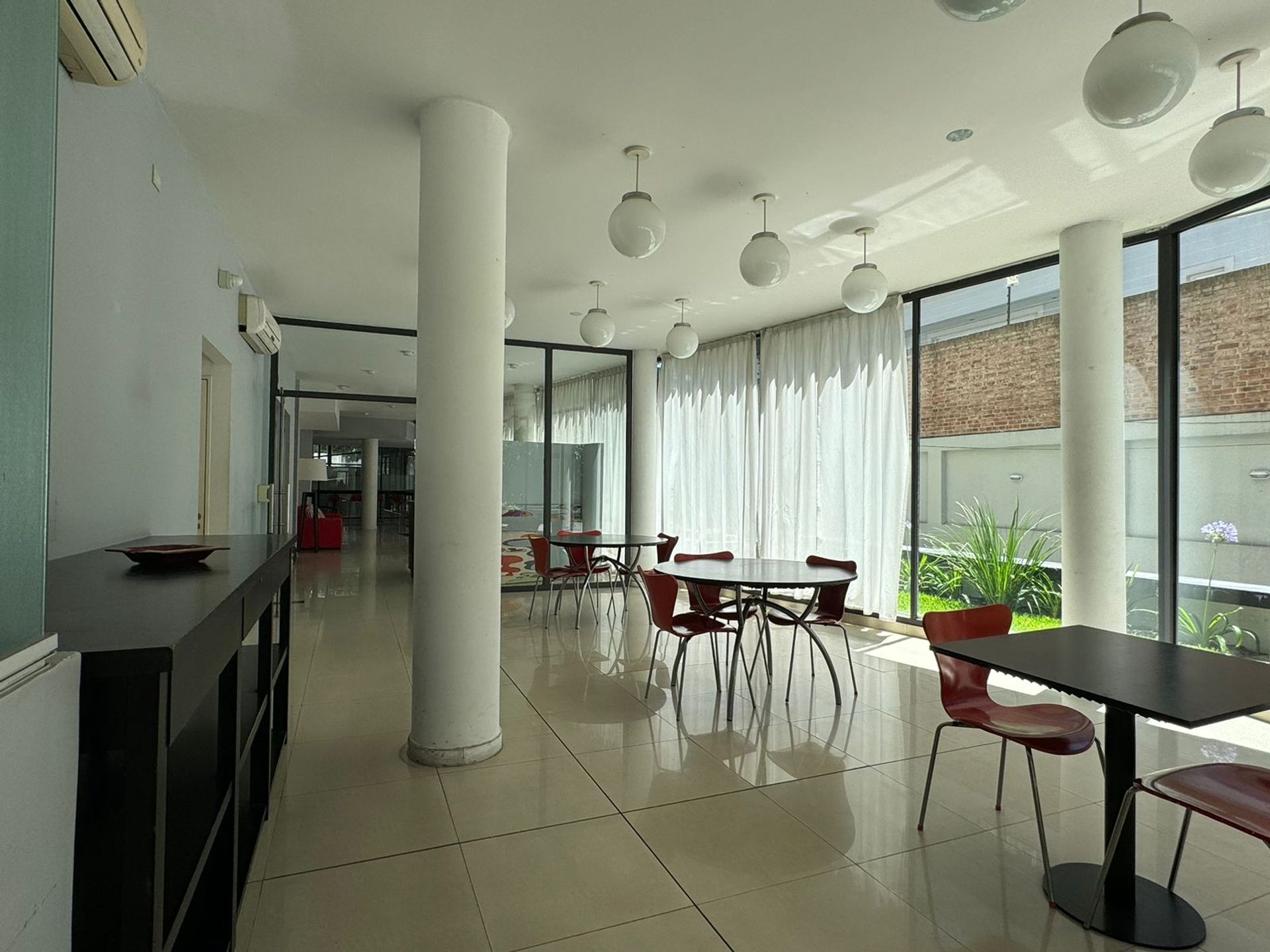 2 Amb amoblado c/jardín, cochera y pileta MARTINEZ