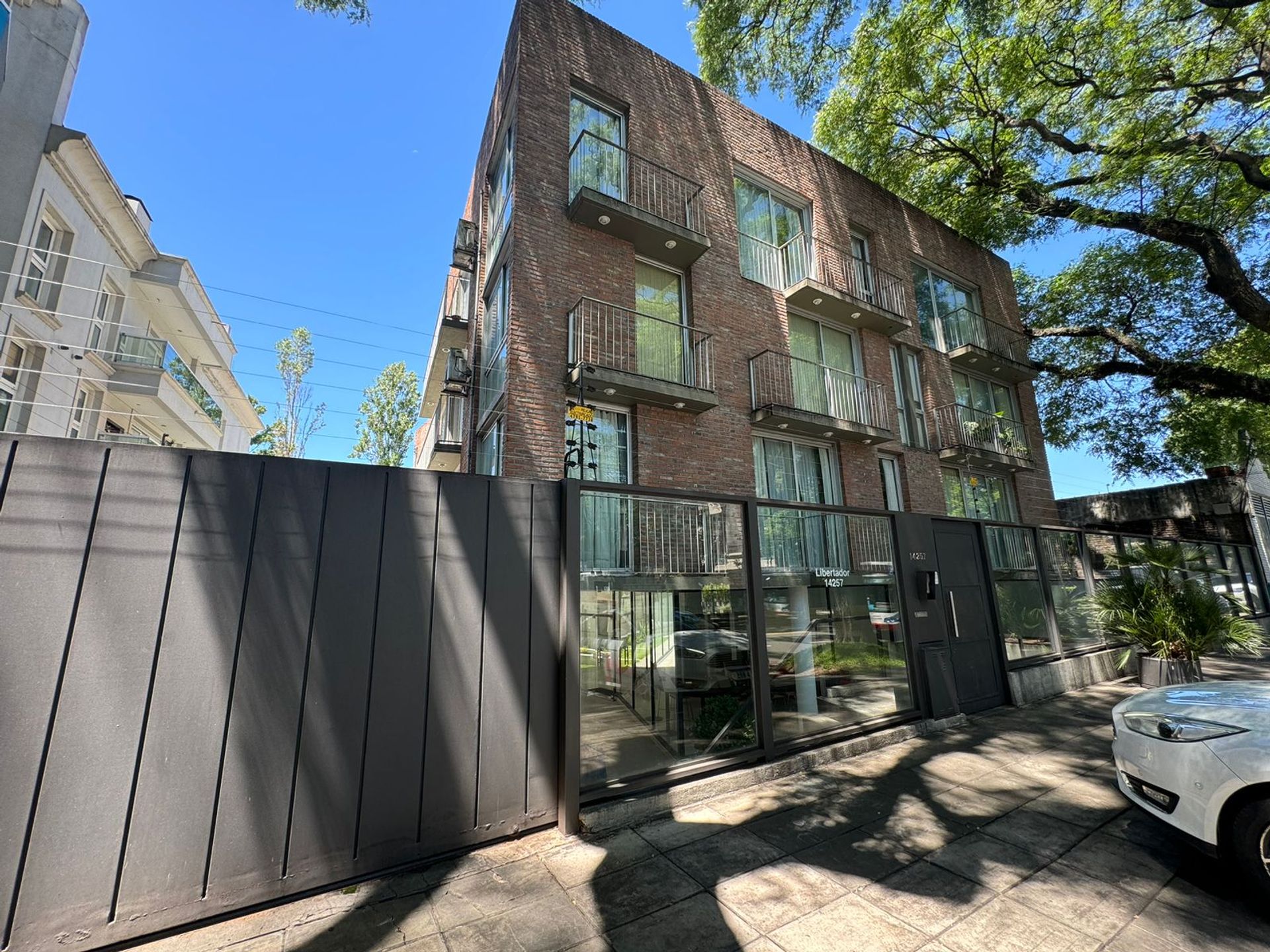 2 Amb amoblado c/jardín, cochera y pileta MARTINEZ
