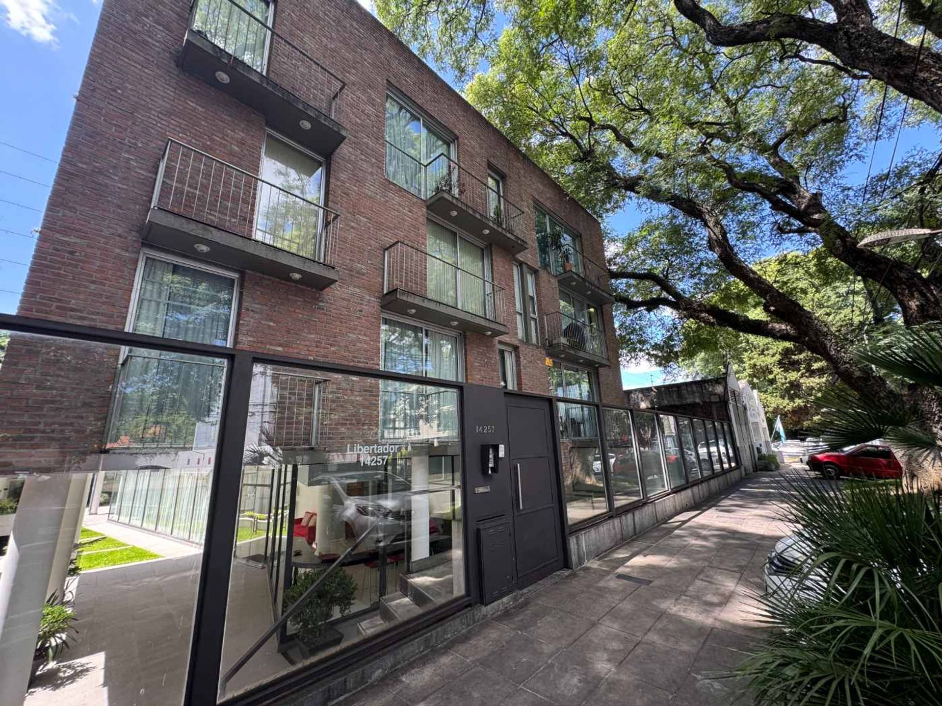 2 Amb amoblado c/jardín, cochera y pileta MARTINEZ