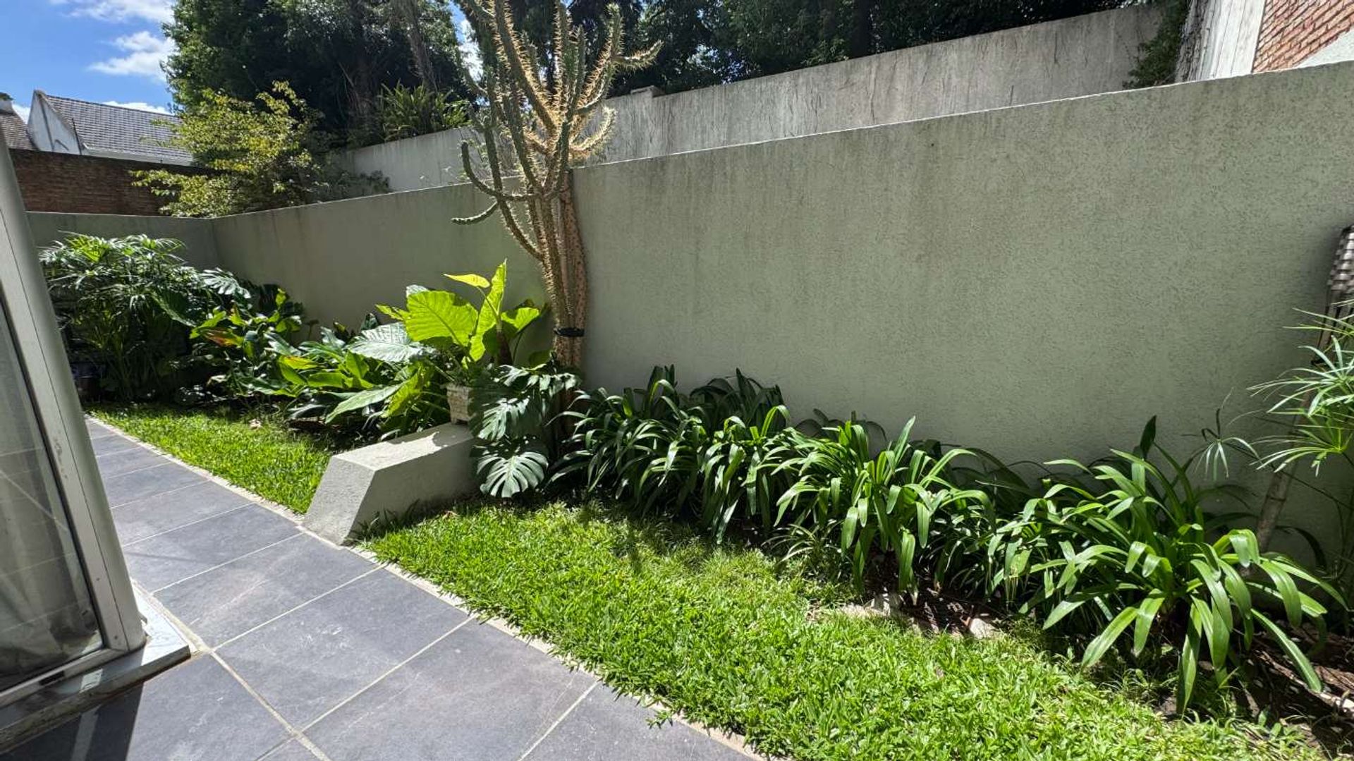2 Amb amoblado c/jardín, cochera y pileta MARTINEZ