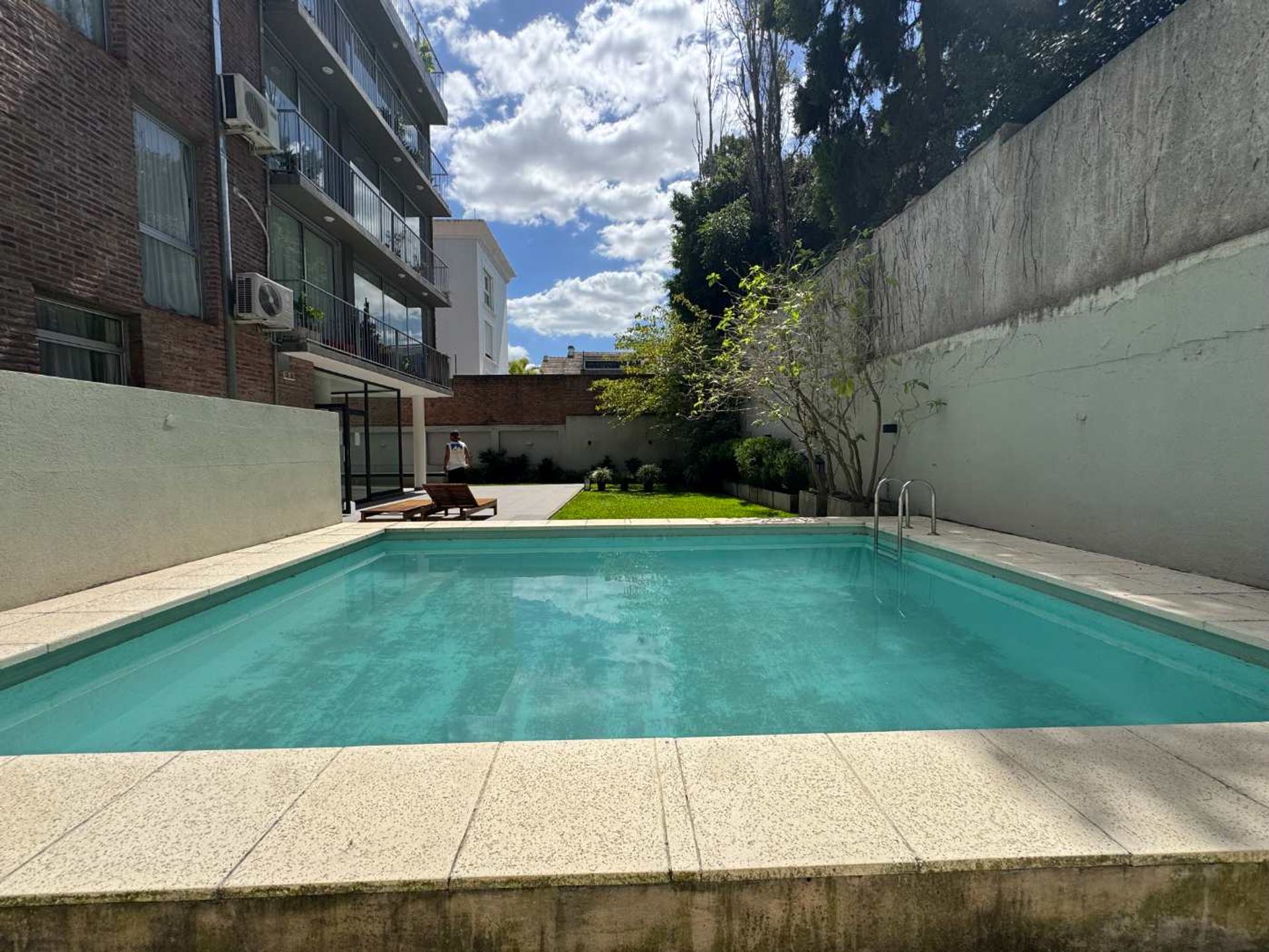 2 Amb amoblado c/jardín, cochera y pileta MARTINEZ