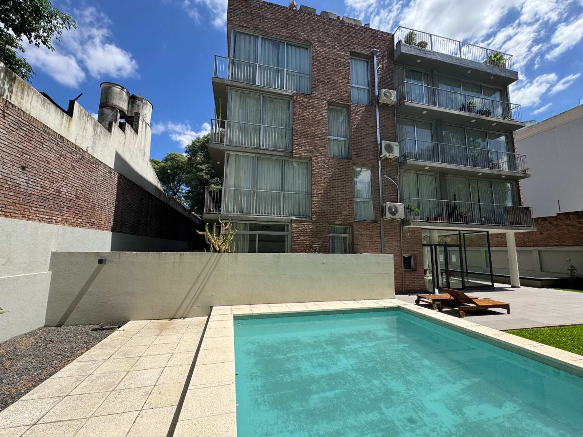 2 Amb amoblado c/jardín, cochera y pileta MARTINEZ